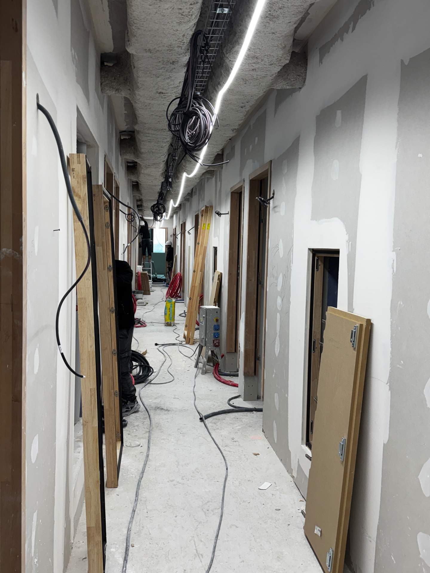 Couloir de chantier en second œuvre desservi par le système d'appel lift